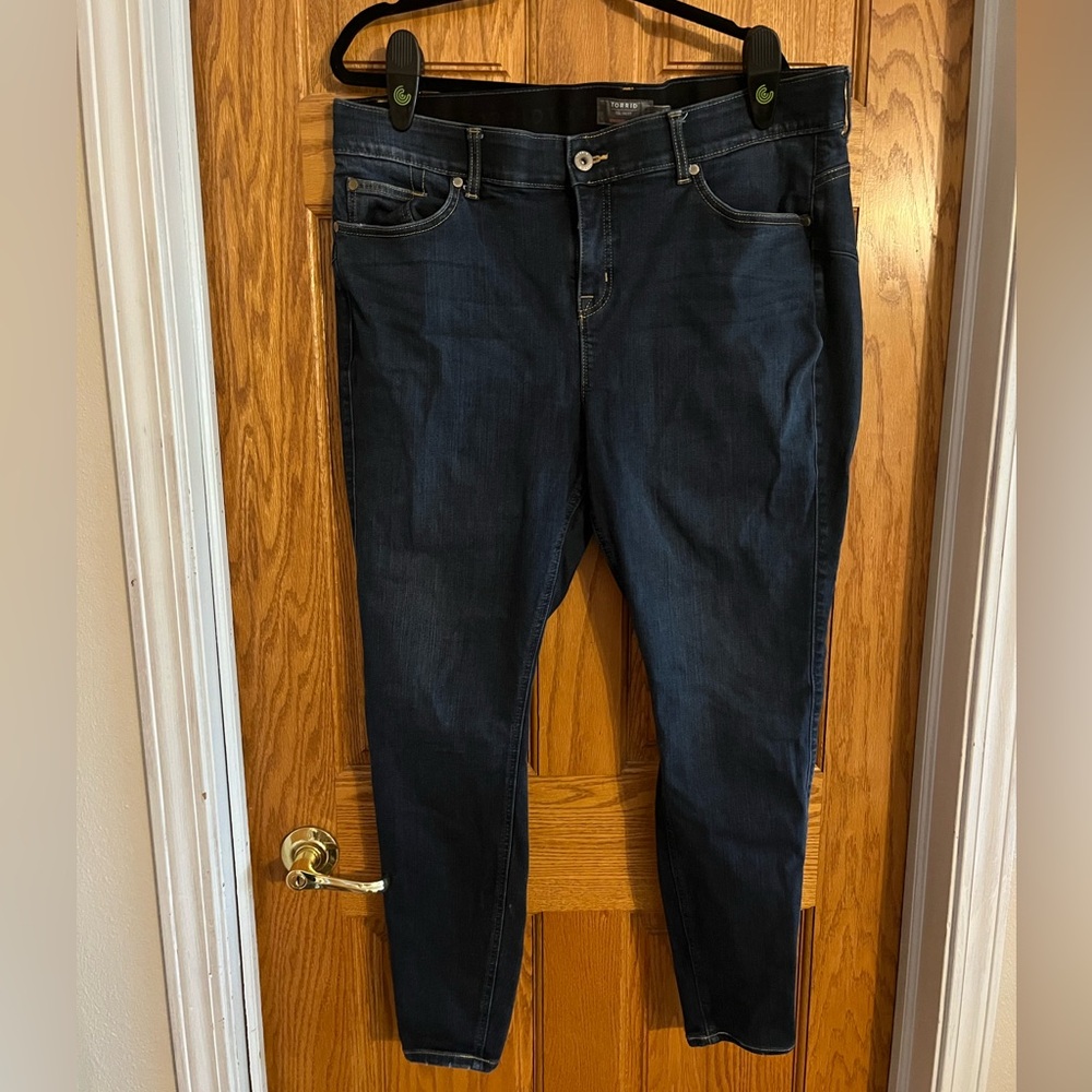 EUC Torrid Bombshell Skinny jeans 20R plus